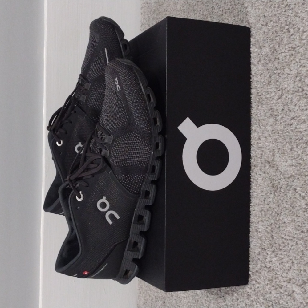 ON Cloud X Running Shoes